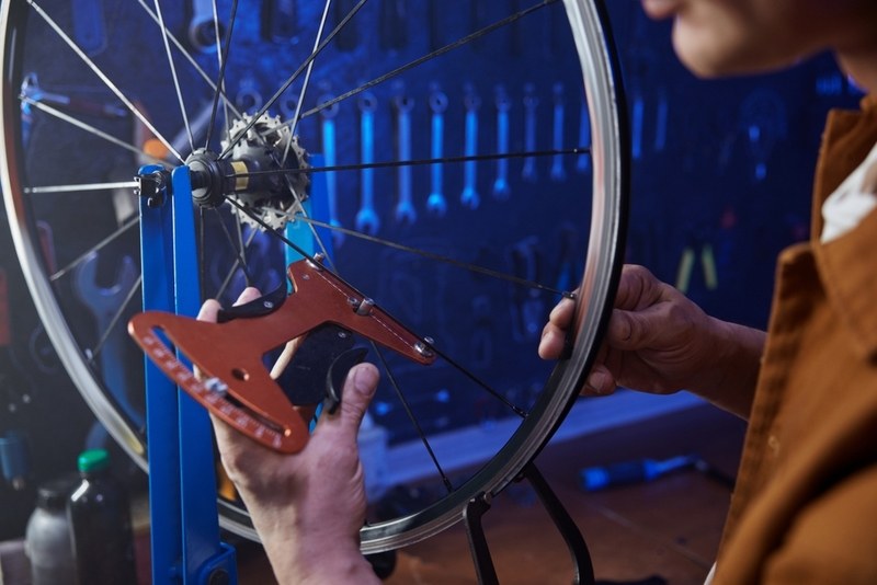 measure and adjust bicycle spokes